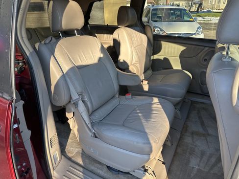 Used 2006 Toyota Sienna XLE Limited image 11