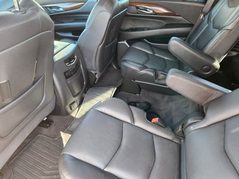 Used 2020 Cadillac Escalade Premium Luxury image 9