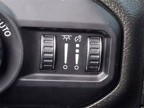 Used 2018 Jeep Wrangler Unlimited Sahara image 24