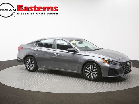 Used 2025 Nissan Altima 2.5 SV FWD image 46