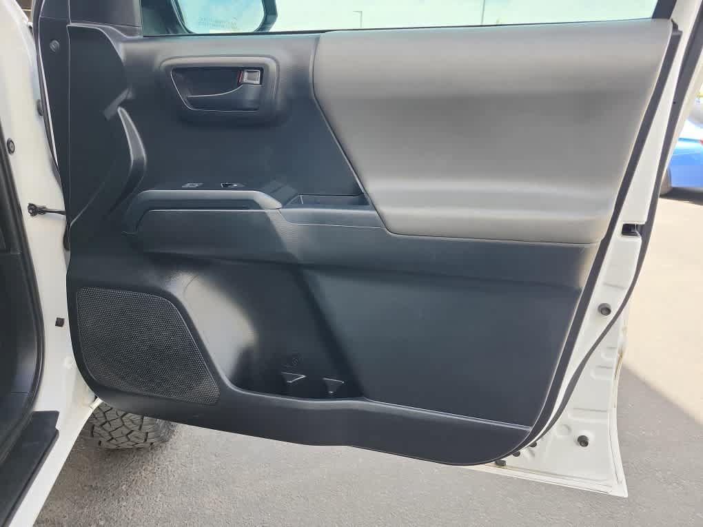 Used 2020 Toyota Tacoma SR AWD/4WD image 12