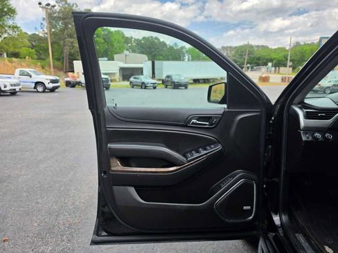 Used 2017 Chevrolet Suburban LT image 15