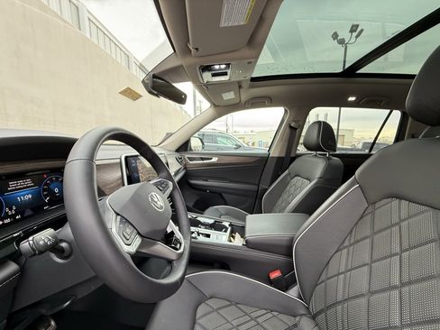 Used 2025 Volkswagen Atlas SEL Premium R-Line image 6