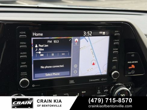 Used 2020 Toyota Highlander Limited image 16