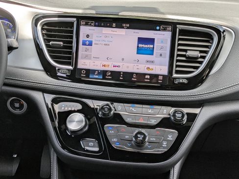 New 2026 Chrysler Pacifica Limited w/ S Appearance Package FWD image 17