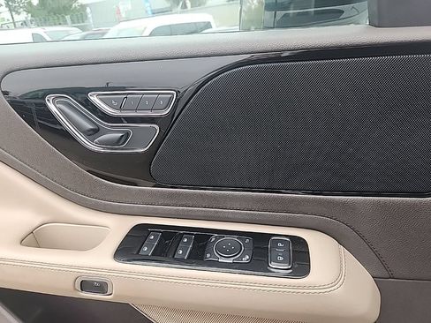 Used 2022 Lincoln Aviator 2WD w/ Premium Package image 27