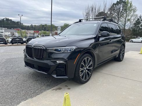 Certified 2022 BMW X7 M50i image 4