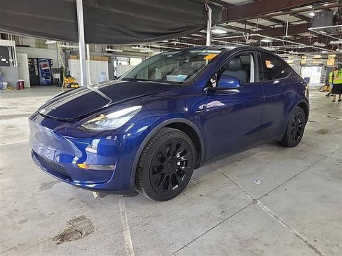 Used 2023 Tesla Model Y Long Range AWD/4WD image 4