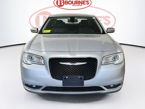 Used 2019 Chrysler 300 Touring L w/ Quick Order Package 22F AWD/4WD image 6
