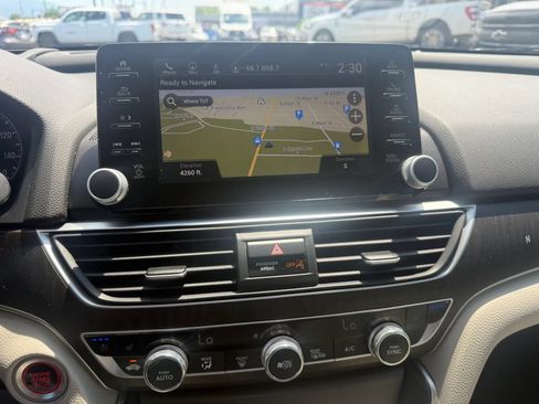 Used 2018 Honda Accord Touring image 15