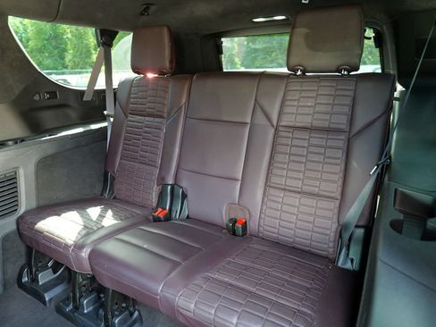 Used 2024 Cadillac Escalade ESV Premium Luxury Platinum AWD/4WD image 32