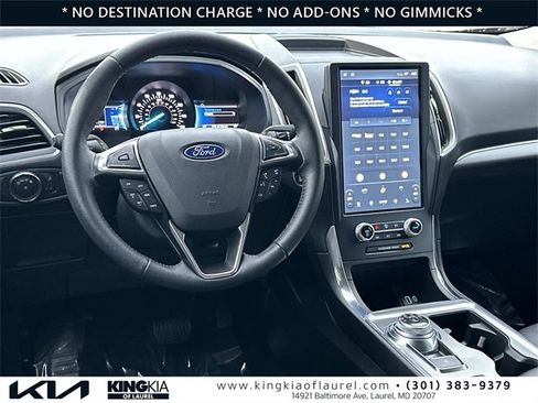 Used 2022 Ford Edge Titanium image 2