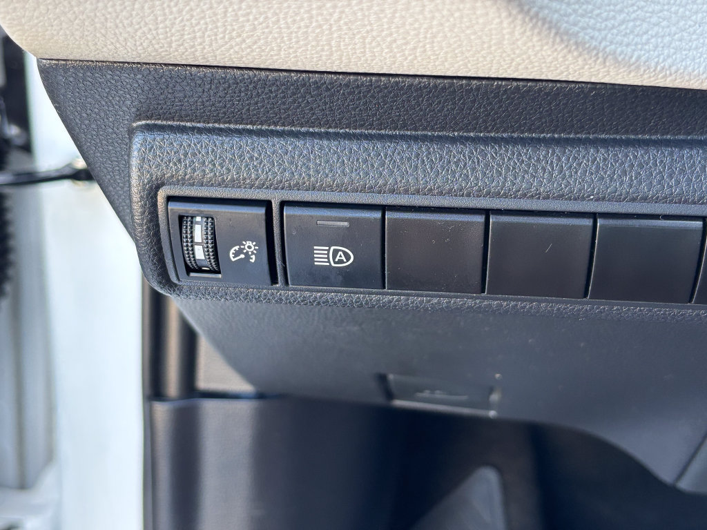 Used 2025 Toyota Corolla LE FWD image 30
