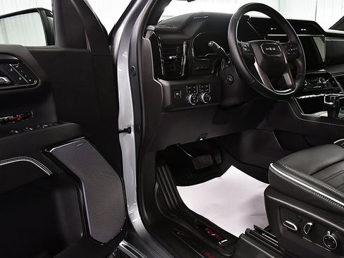 Used 2025 GMC Sierra 1500 AT4X image 19