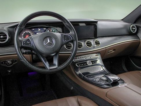 Used 2017 Mercedes-Benz E 300 4MATIC image 33