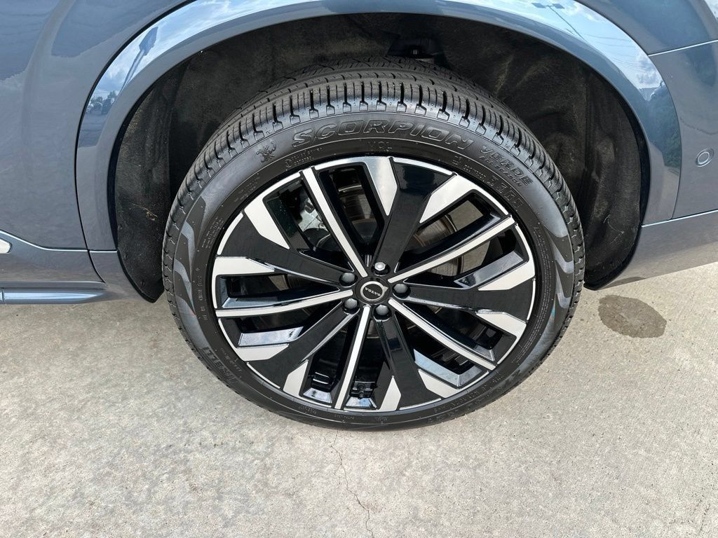 Certified 2026 Volvo XC90 B6 Plus AWD/4WD image 19