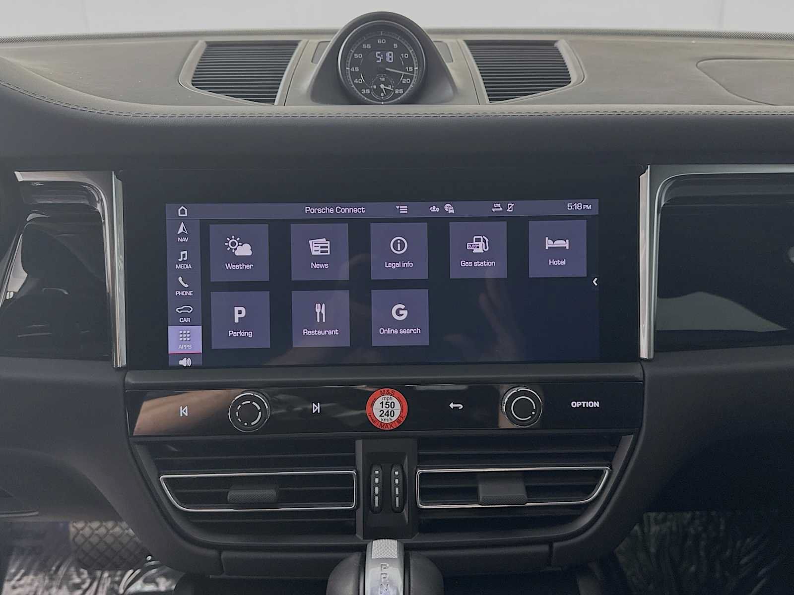 Certified 2025 Porsche Macan AWD/4WD image 18