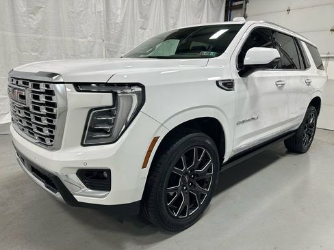 Used 2025 GMC Yukon Denali w/ Sun & Power Step Package image 3