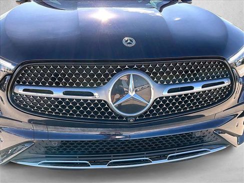 Used 2024 Mercedes-Benz GLC 300 4MATIC image 30
