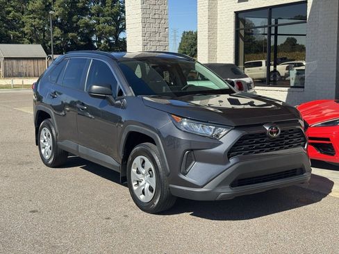Used 2021 Toyota RAV4 LE image 17