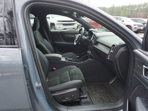 Used 2023 Volvo XC40 B4 Ultimate w/ Climate Package image 17