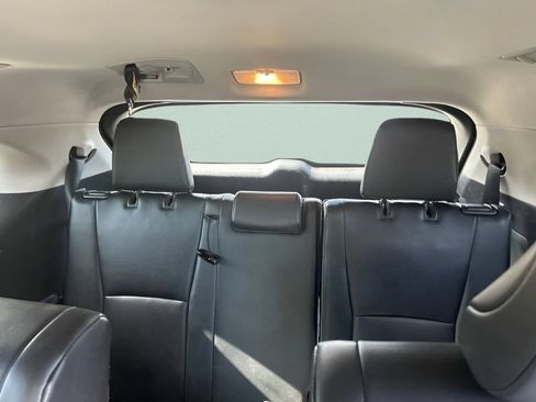 Used 2022 Toyota Highlander XLE AWD/4WD image 17