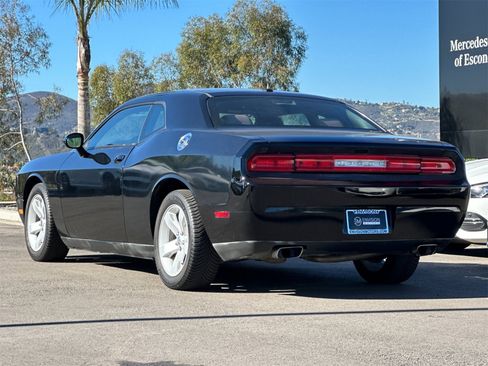 Used 2013 Dodge Challenger SXT image 5