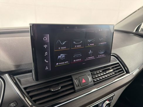 Used 2023 Audi Q5 2.0T Premium w/ Convenience Package image 16