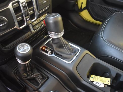 Used 2023 Jeep Wrangler Unlimited Sahara w/ Cold Weather Group AWD/4WD image 26