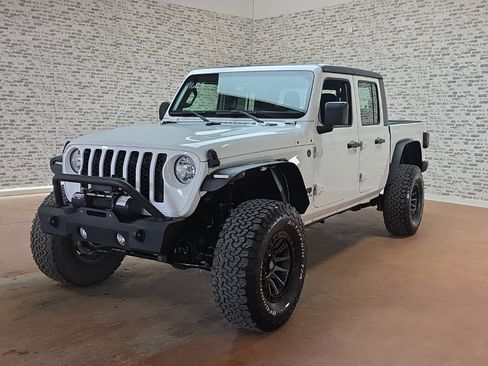 Used 2021 Jeep Gladiator Sport image 3