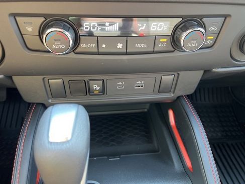 Used 2025 Nissan Frontier PRO-4X image 16