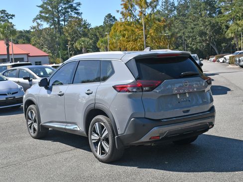 Used 2023 Nissan Rogue SL w/ SL Premium Package image 3