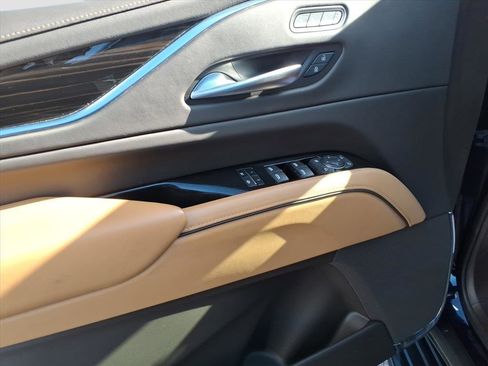 Used 2023 Cadillac Escalade ESV Premium Luxury image 19