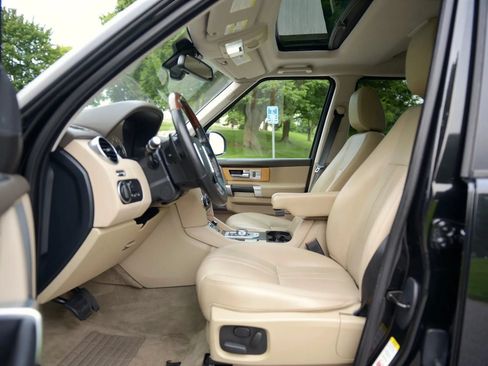 Used 2016 Land Rover LR4 HSE Silver Edition AWD/4WD image 37