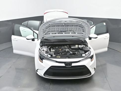 Used 2025 Toyota Corolla LE image 33
