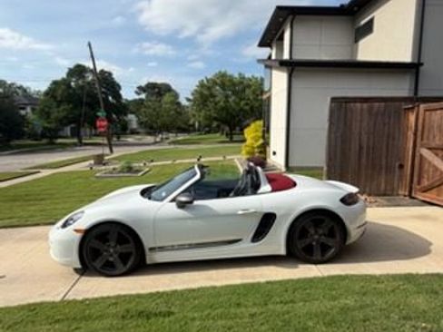 Used 2021 Porsche 718 Boxster RWD image 3