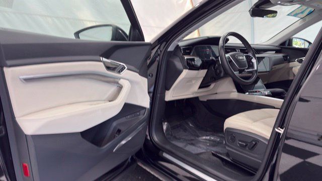 Used 2024 Audi Q8 e-tron Premium Plus w/ Premium Plus Package AWD/4WD image 36