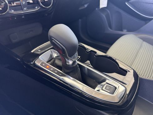 New 2025 Chevrolet Trax LT w/ LT Convenience Package image 21