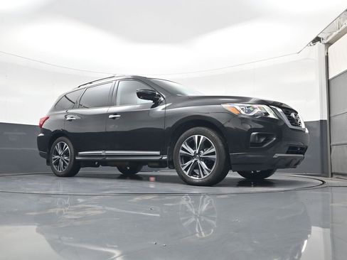 Used 2019 Nissan Pathfinder Platinum image 15
