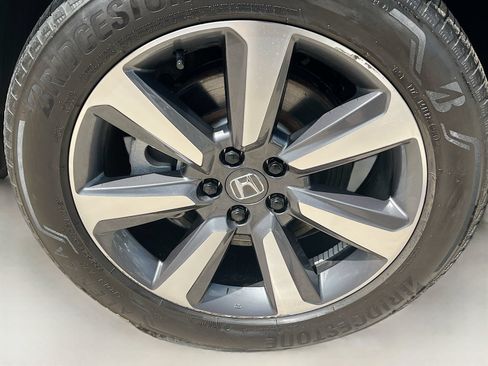 Used 2025 Honda Pilot Elite image 34