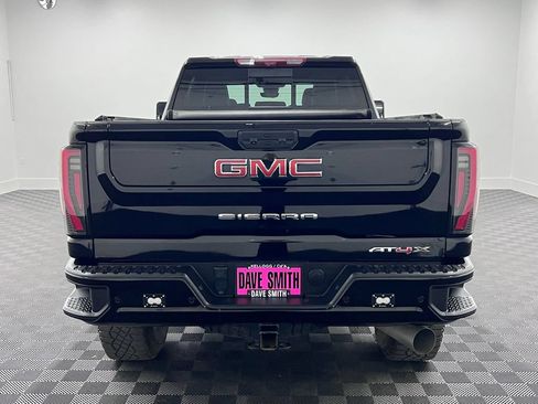Used 2025 GMC Sierra 2500 AT4X AWD/4WD image 10