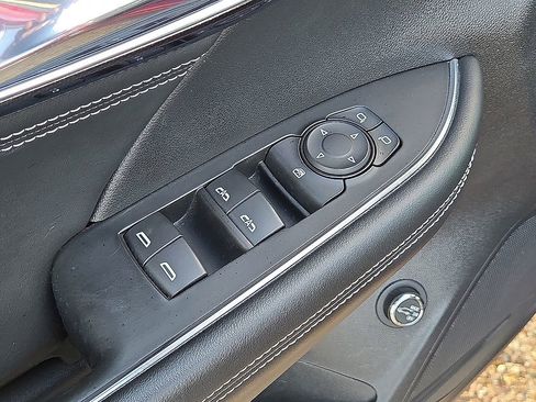 Used 2023 Buick Envision Preferred image 23