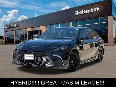 Used 2025 Toyota Camry SE w/ Multimedia Upgrade Package image 1