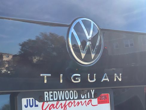 Used 2022 Volkswagen Tiguan SE w/ Panoramic Sunroof Package image 27