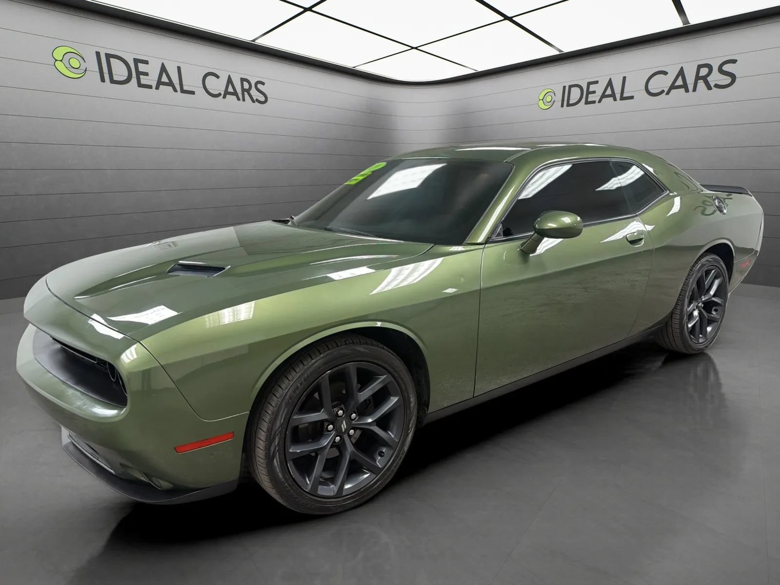 Used 2020 Dodge Challenger SXT w/ Blacktop Package RWD image 1
