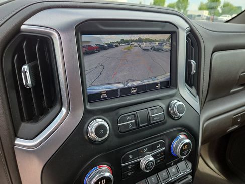Used 2021 GMC Sierra 1500 SLT w/ Driver Alert Package I AWD/4WD image 8