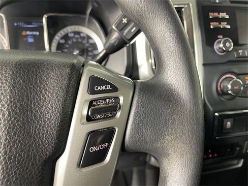 Used 2018 Nissan Titan SV image 9