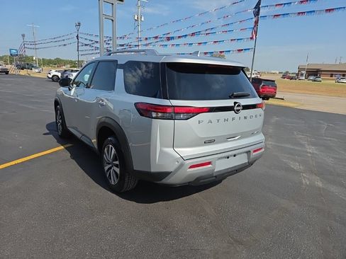 Used 2025 Nissan Pathfinder SL AWD/4WD image 4