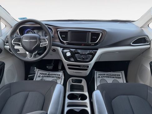 Used 2023 Chrysler Voyager LX image 15