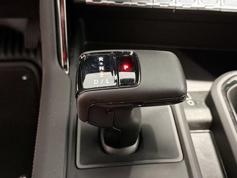Used 2025 GMC Sierra 1500 AT4 w/ AT4 Premium Package AWD/4WD image 17